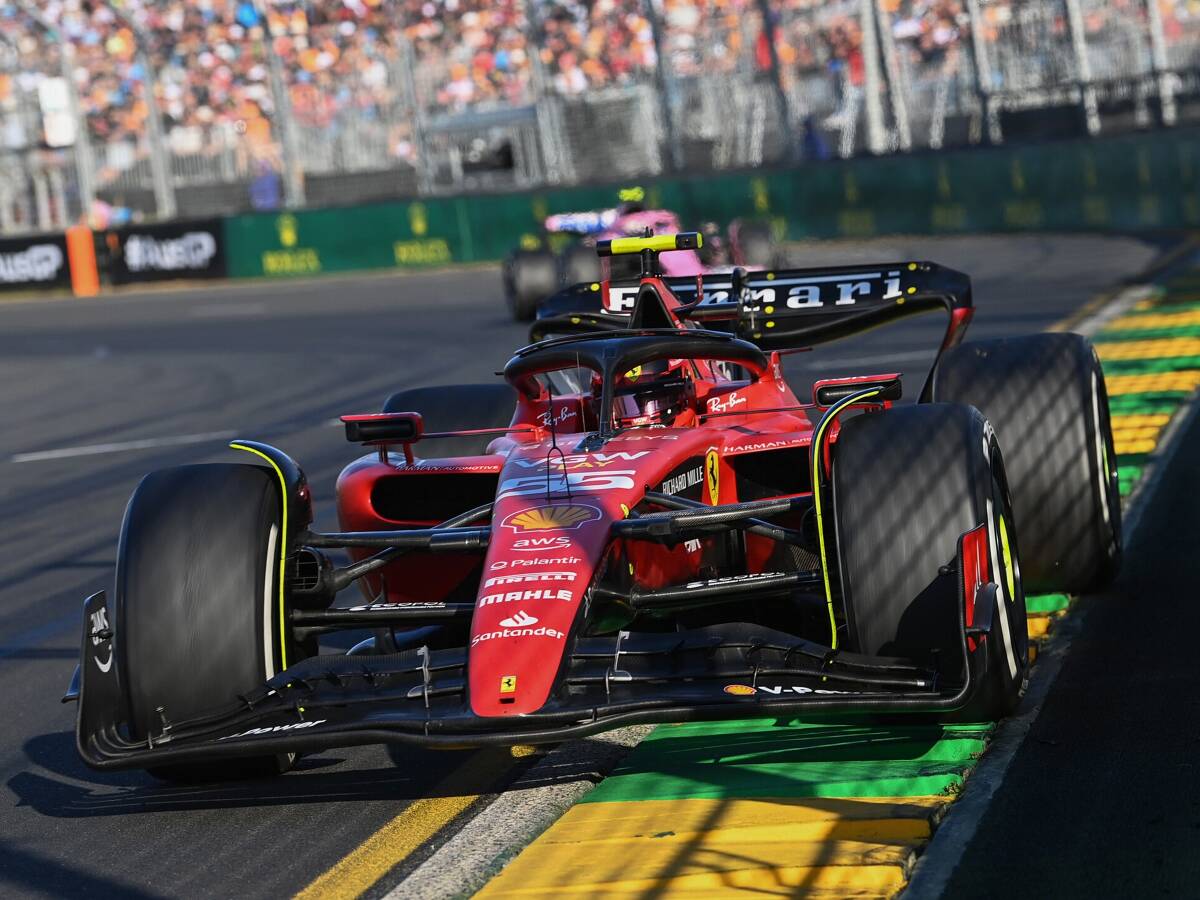 Foto zur News: Zweierlei Maß: Ferrari legt Einspruch gegen Strafe von Carlos Sainz ein