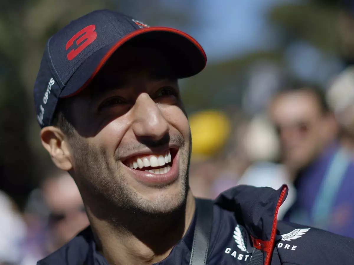 Daniel Ricciardo mit seinem markanten Grinsen beim Formel-1-Rennen in Australien 2023 Foto zur News: Daniel Ricciardo: "Ich hielt mich für den besten Fahrer der Welt"