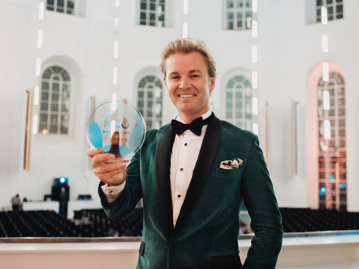 Foto zur News: "Hoffe, einiges zu bewegen": Nico Rosberg nimmt Wertepreis entgegen