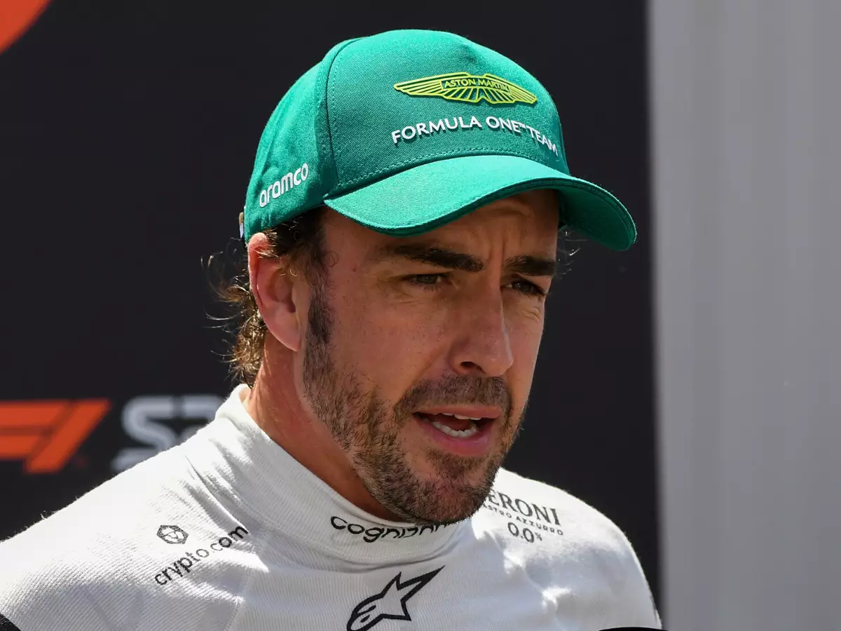 Fernando Alonso Foto zur News: Alonso fordert Strafe für Sainz: "Wenn ich nicht vom Gas gehe, dann ..."