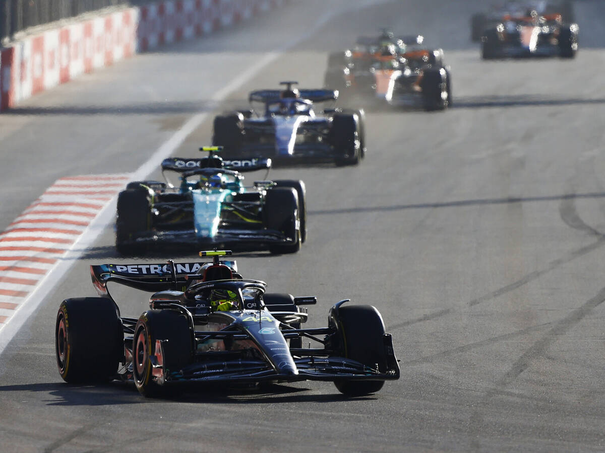 Foto zur News: Lewis Hamilton liebt Sprintformat, aber: Pausen sind zu lang!