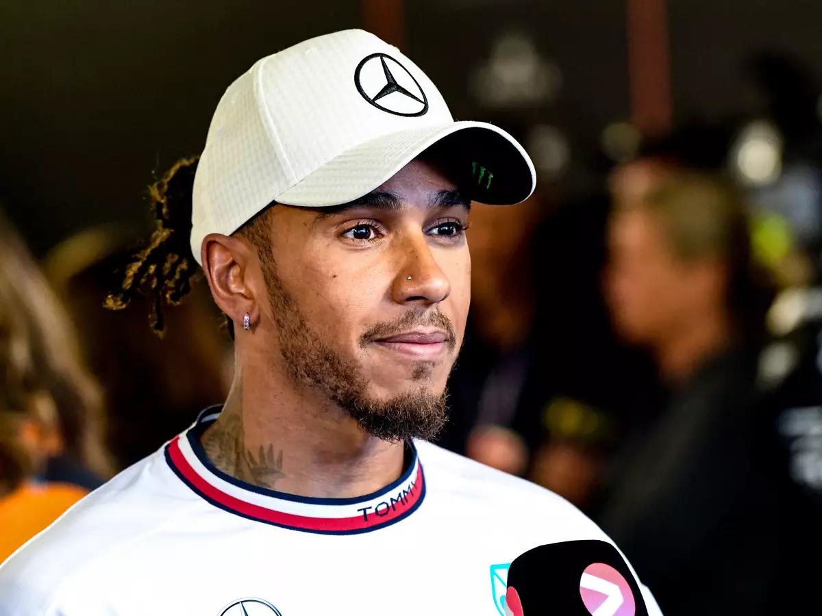 Foto zur News: Wer letzte Nacht am schlechtesten geschlafen hat: Lewis Hamilton