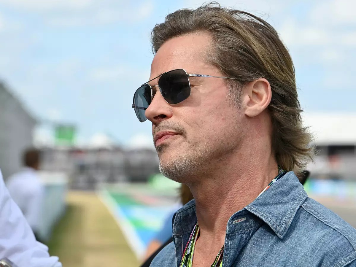 Foto zur News: Bei Formel-1-Rennen in Silverstone: Brad Pitt darf Rennwagen fahren