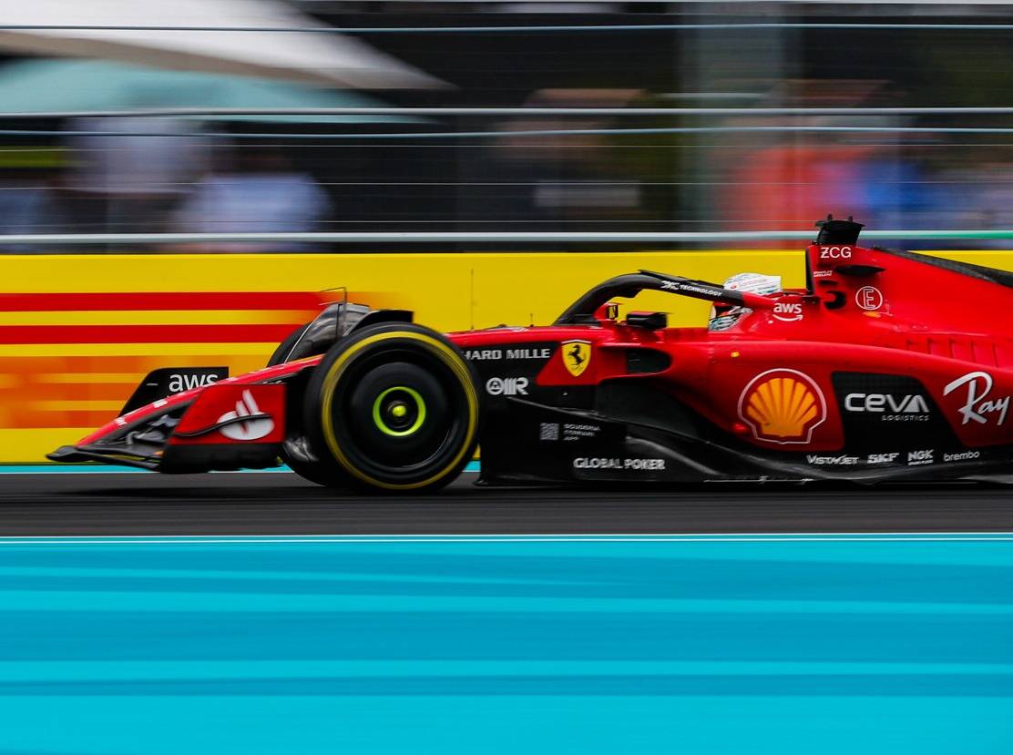 Foto zur News: Charles Leclerc: Jetzt ist der Ferrari auch noch windanfällig!