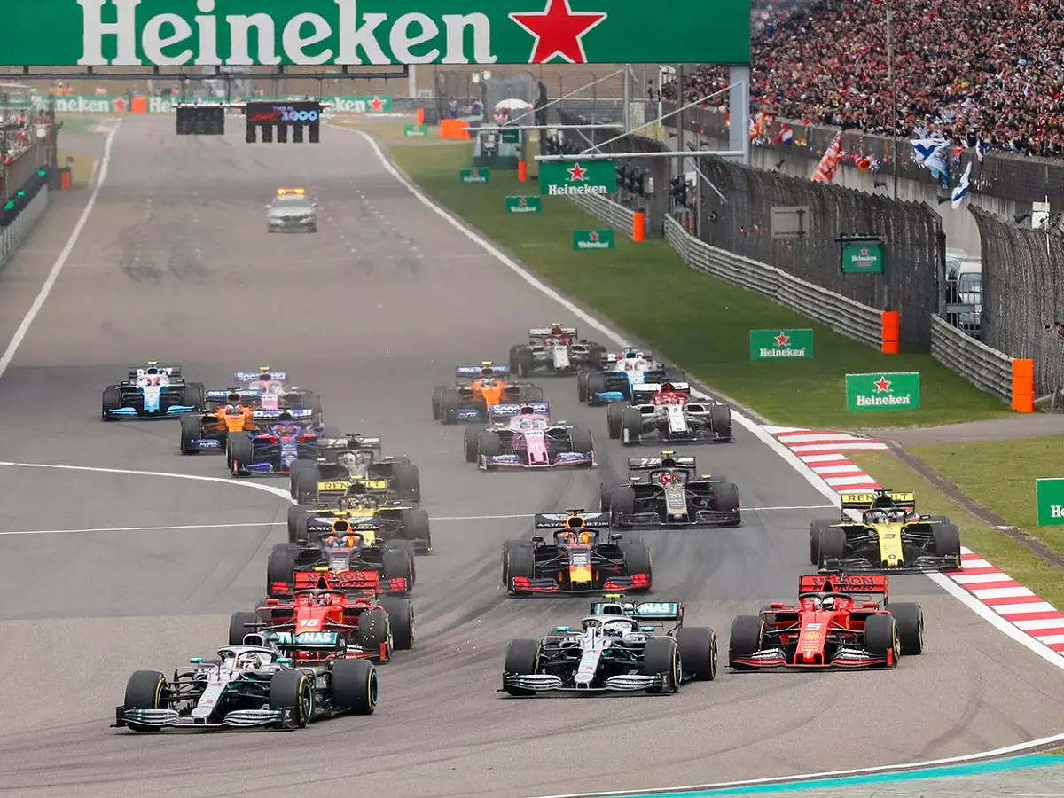 Lewis Hamilton, Valtteri Bottas, Sebastian Vettel, Charles Leclerc Foto zur News: Formel-1-Strecke in China erhält höchste FIA-Lizenz - Comeback 2024