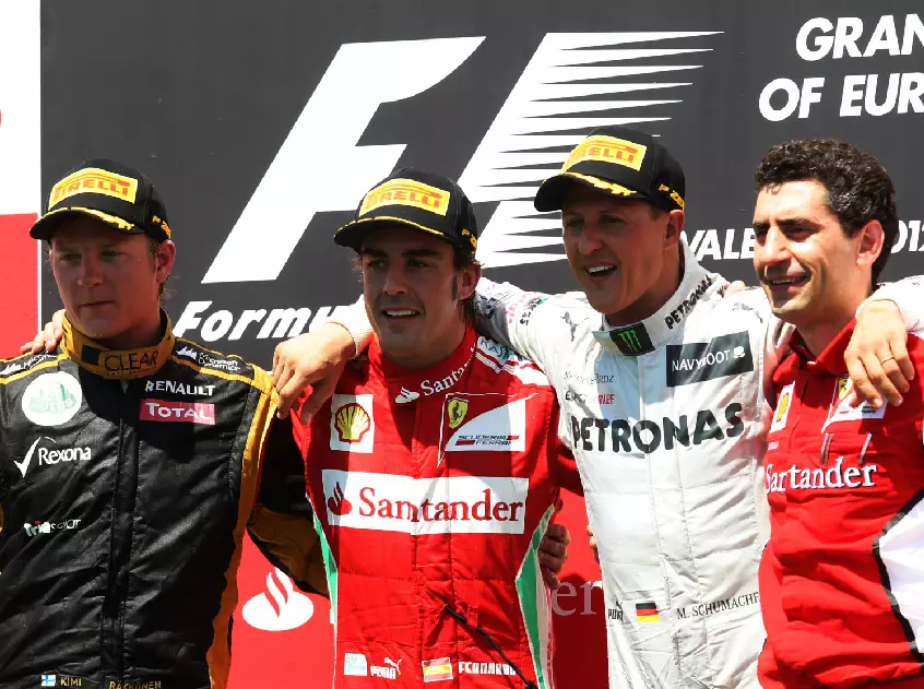 Valencia 2012 Podium Foto zur News: Warum Fernando Alonso in seinen 40ern besser als Michael Schumacher ist