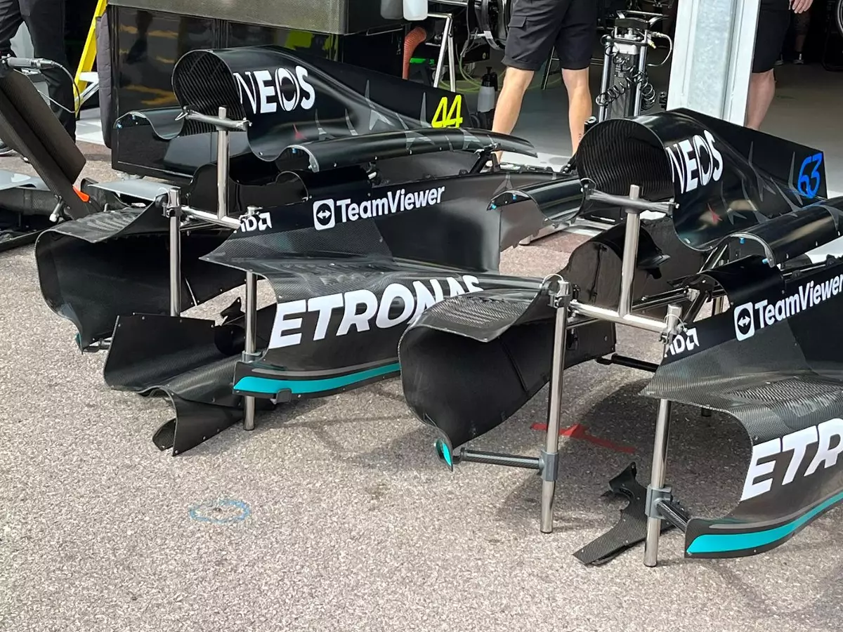 Update für den Mercedes W14 (2023) in Monaco Foto zur News: Fotos zeigen Mercedes-Update: Anleihen bei Red Bull und Ferrari genommen