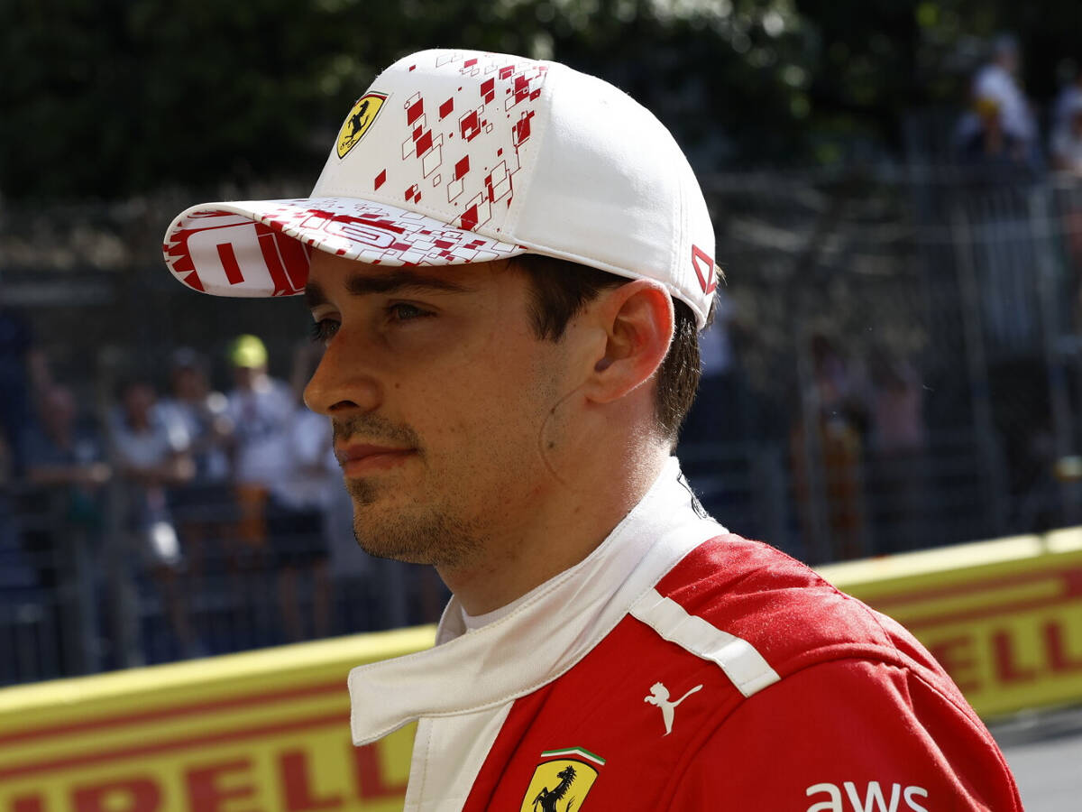 Foto zur News: Ferrari versäumt Teamfunk: Leclerc kassiert Gridstrafe nach Norris-Blockade