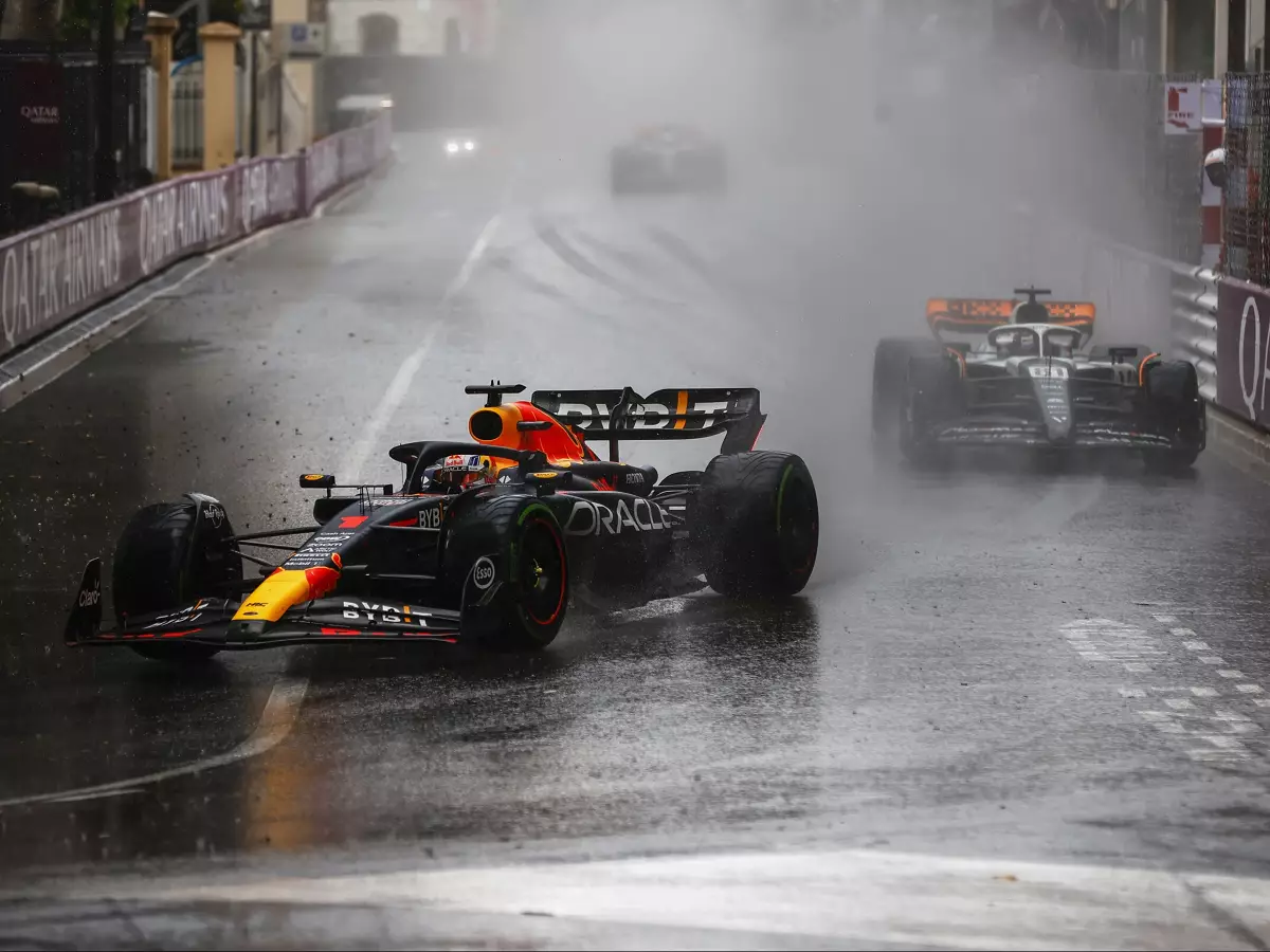 Foto zur News: Zweimal in Mauer: Verstappen gewinnt Regendrama vor unglücklichem Alonso