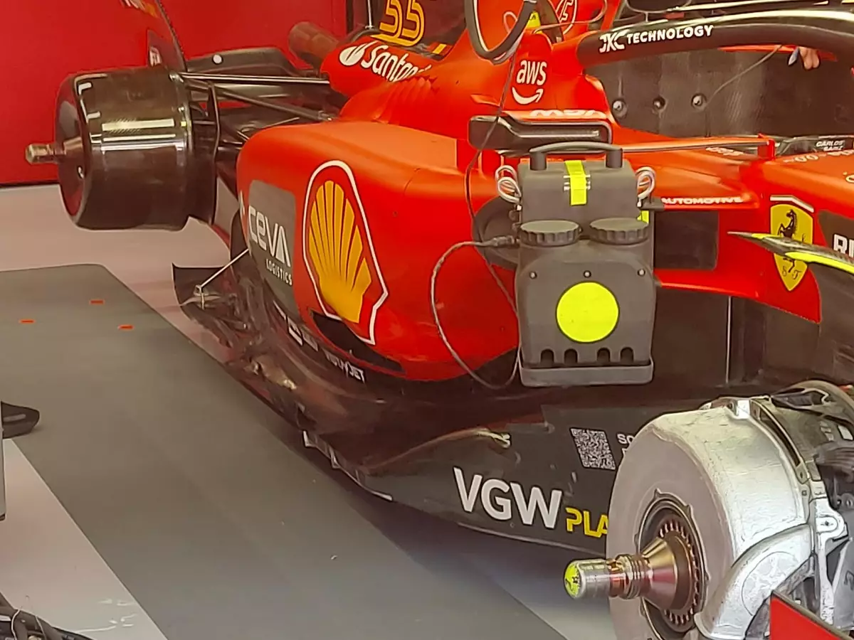 Foto zur News: Neuer Seitenkasten bei Ferrari: Leclerc erwartet "keine großen Wunder"