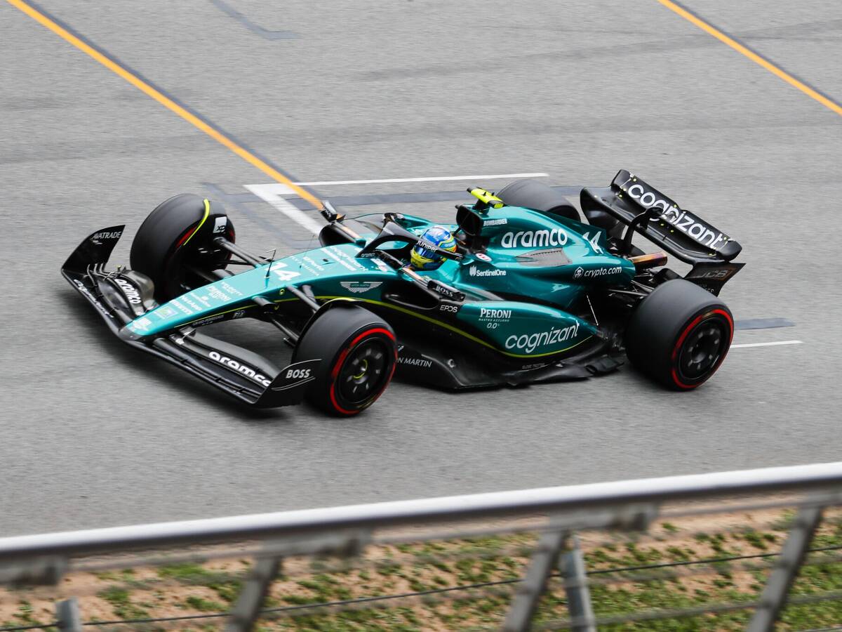 Foto zur News: Alonso: "Im Vergleich zu Mercedes waren wir einfach zu langsam"