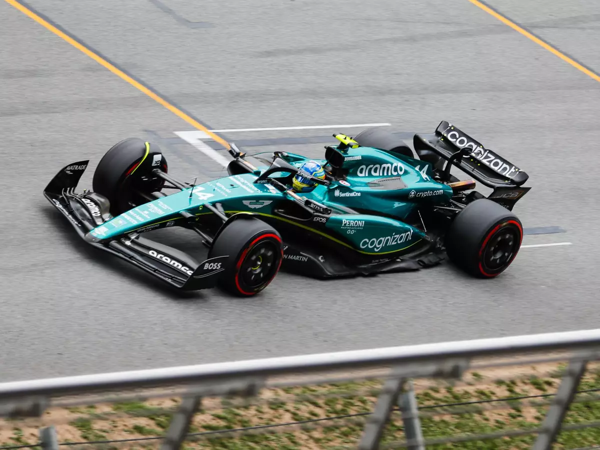 Fernando Alonso erlebte ausgerechnet beim Heimspiel sein schwächstes Rennen der Saison Foto zur News: Alonso: "Im Vergleich zu Mercedes waren wir einfach zu langsam"