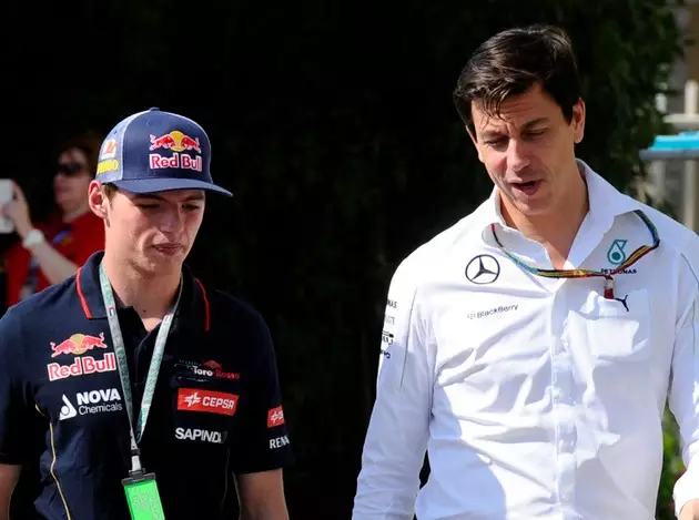 Max Verstappen und Toto Wolff in der Formel-1-Saison 2014 Foto zur News: Toto Wolff: Bereue es "natürlich", Verstappen nicht gekriegt zu haben