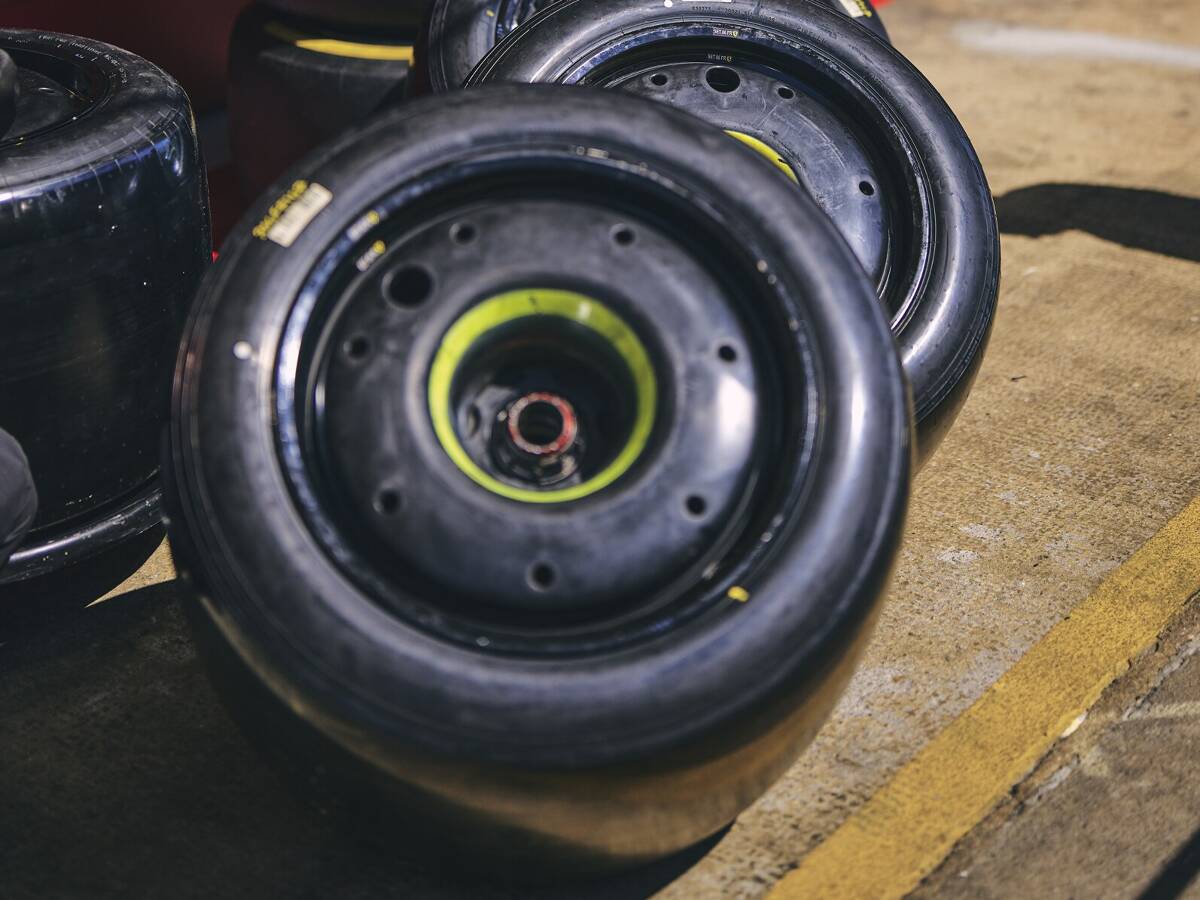Foto zur News: Neuer Pirelli-Reifen für Silverstone: Wirklich keine Auswirkungen?