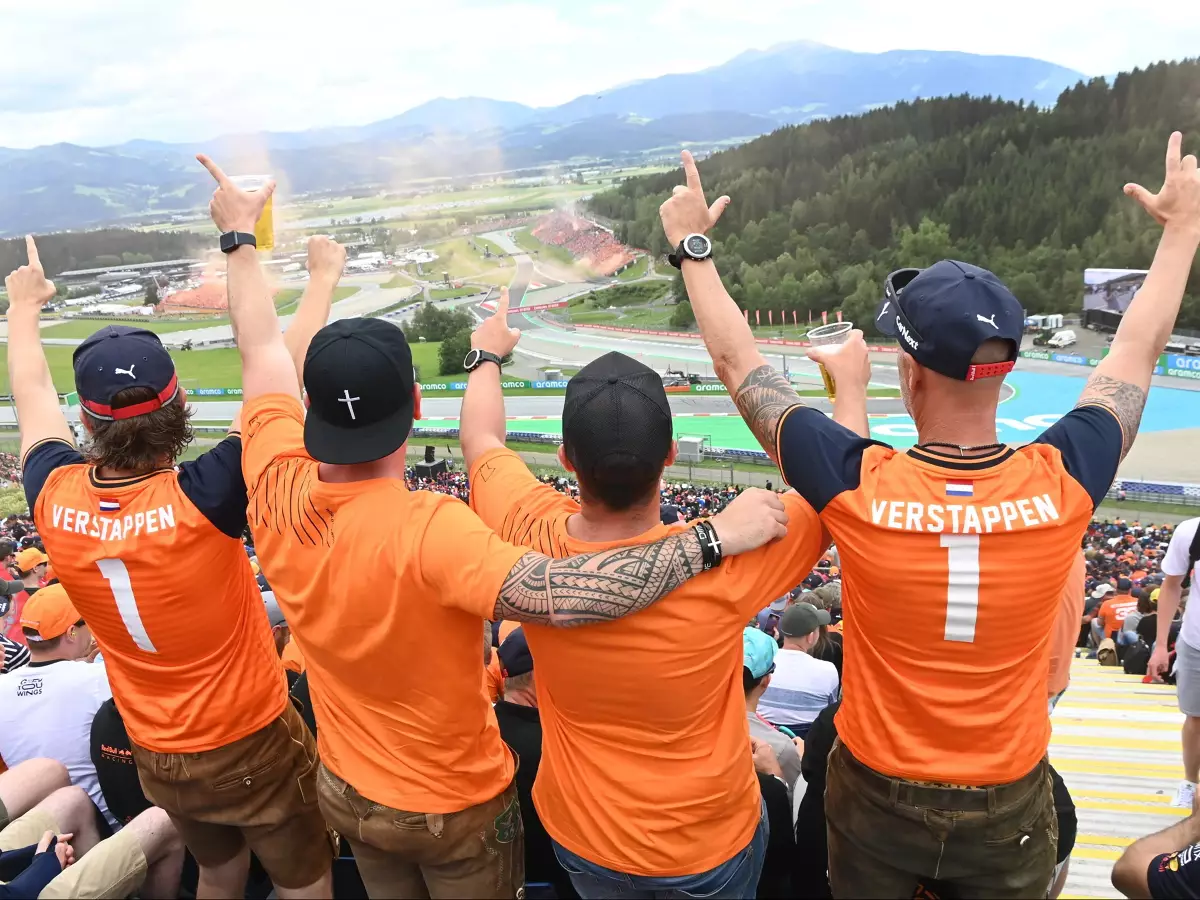 Foto zur News: Max Verstappen an seine Fans: "Betrinkt euch nicht zu sehr!"