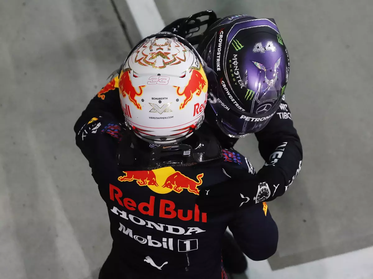 Lewis Hamilton, Max Verstappen Foto zur News: Hamilton-Vertrag "noch nicht fertig": Warum Red Bull kein Angebot macht