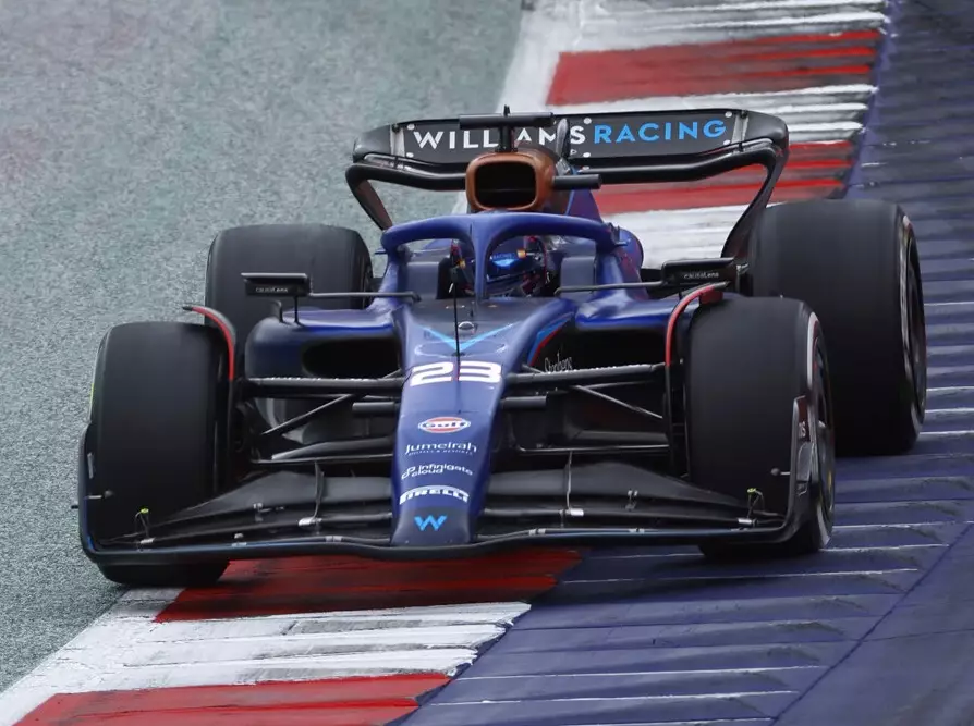 Alexander Albon hat einen Unfall beim Formel-1-Rennen in Spielberg 2023 Foto zur News: "So geht es gar nicht": Wie sollte die FIA auf das Spielberg-Chaos reagieren?