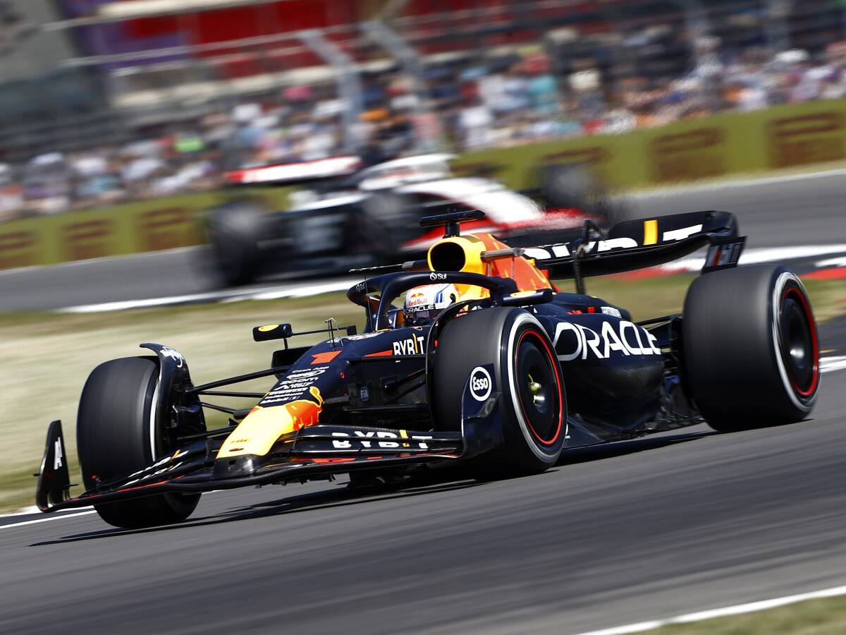 Foto zur News: F1-Training Silverstone: Verstappen Schnellster, Albon überrascht!