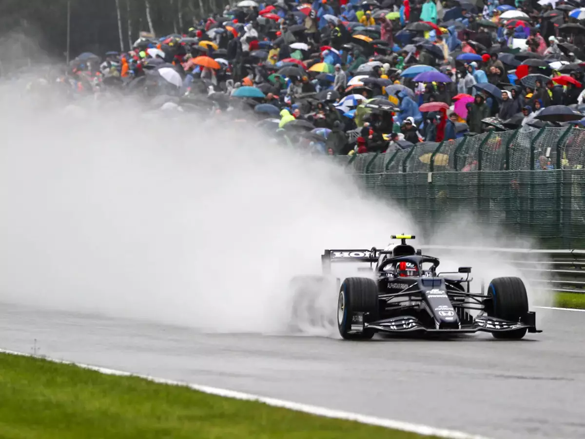 Pierre Gasly (AlphaTauri) beim Formel-1-Rennen in Belgien 2021 Foto zur News: Formel-1-Fahrer befürworten FIA-Test für Radabdeckungen im Regen