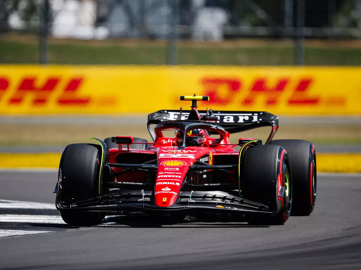 Carlos Sainz Foto zur News: Longruns Silverstone: Verstappen klar vorn, Ferrari nur sechste Kraft?