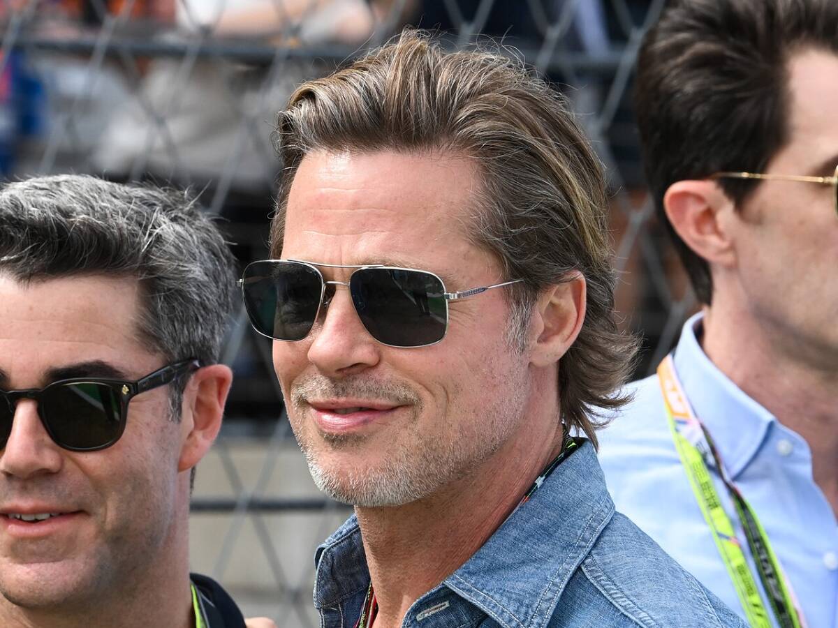 Foto zur News: Brad Pitt im Fahrer-Briefing: "Er war einfach einer der Jungs"