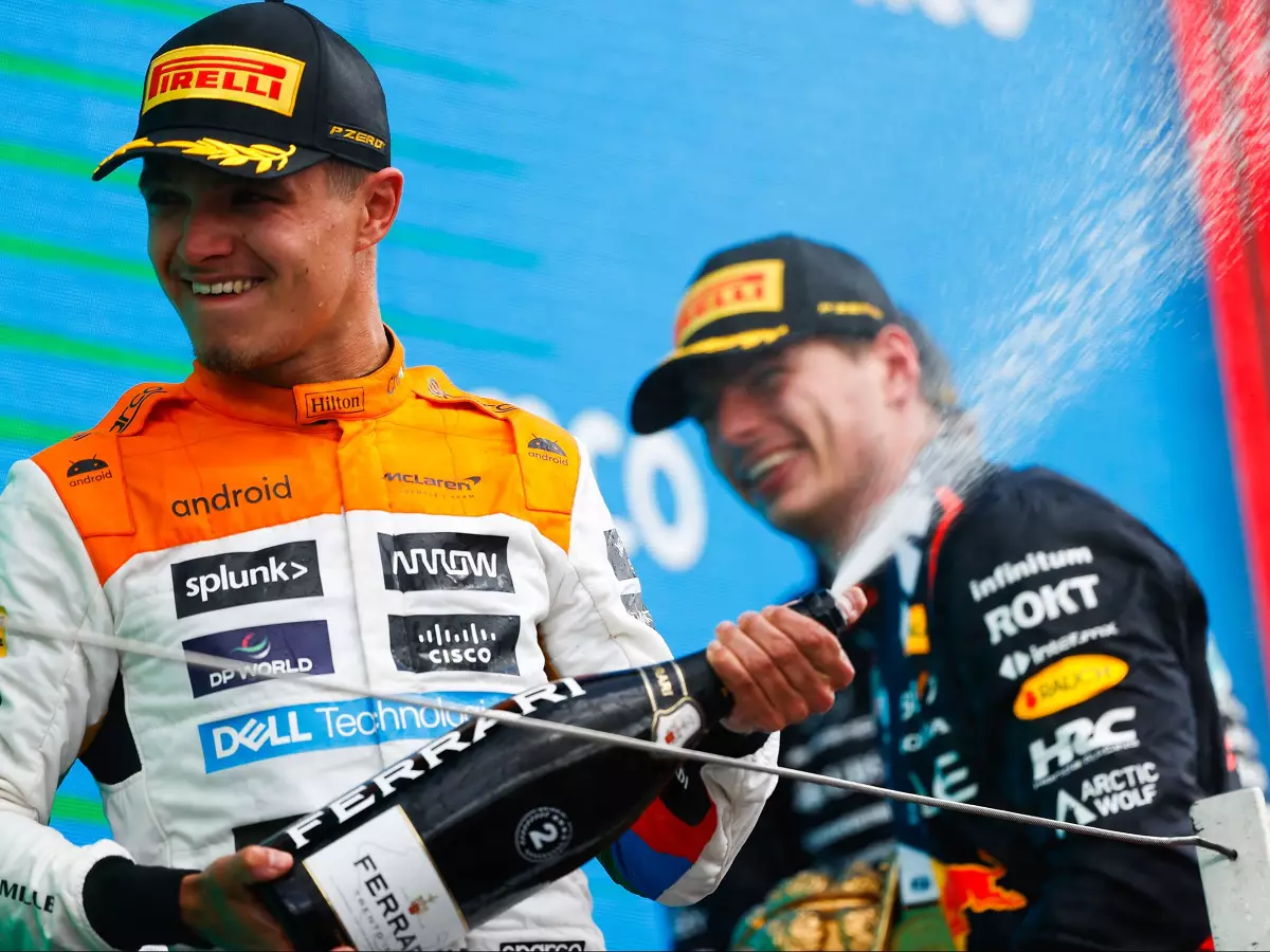 Lando Norris, Max Verstappen Foto zur News: "Rakete" McLaren stiehlt Verstappen bei Sieg in Silverstone die Show!