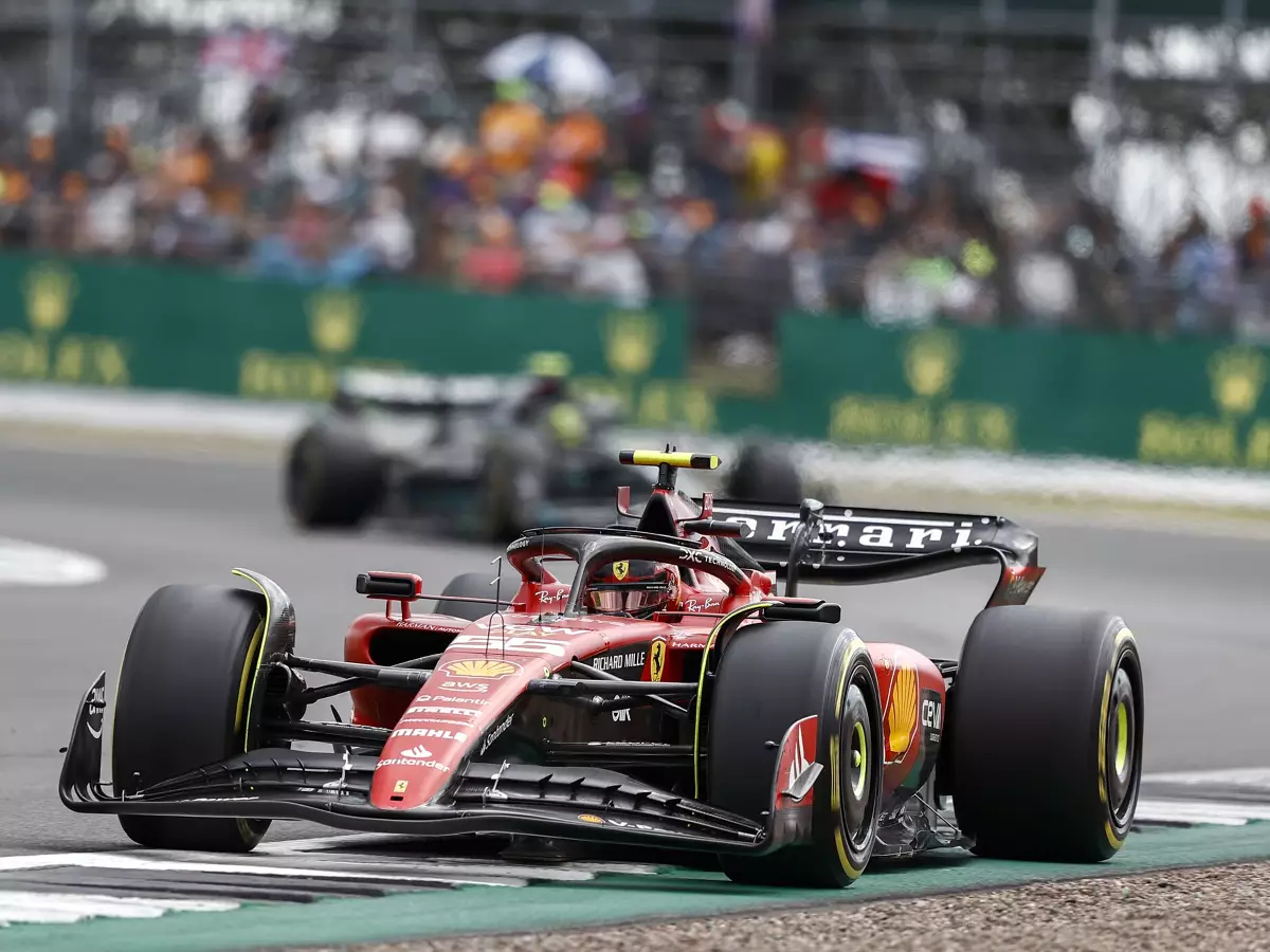 Carlos Sainz Foto zur News: Frederic Vasseur: Ferrari hatte in Silverstone "weniger Reifenverschleiß"