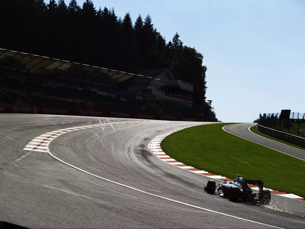 Foto zur News: Wolff: Muss über Änderung von Eau Rouge nachdenken