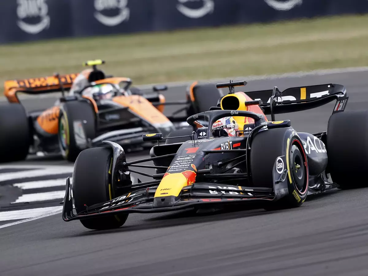 Max Verstappen, Lando Norris Foto zur News: Christian Horner: Überrascht mich nicht, dass McLaren Red Bull kopiert