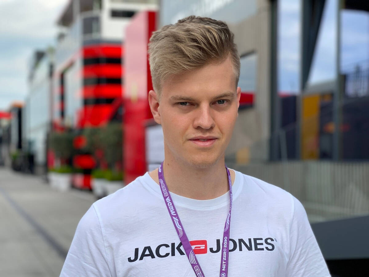 Foto zur News: Kolumne: Zum ersten Mal als Journalist im Formel-1-Paddock!