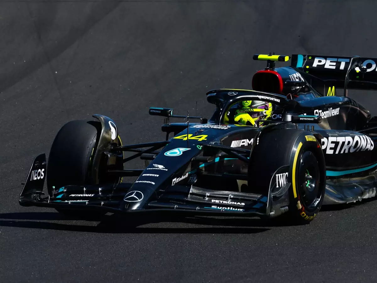 Lewis Hamilton im Mercedes W14 beim Formel-1-Rennen in Ungarn 2023 Foto zur News: Toto Wolff: Mercedes hadert mit "verlorenem Podium" in Ungarn