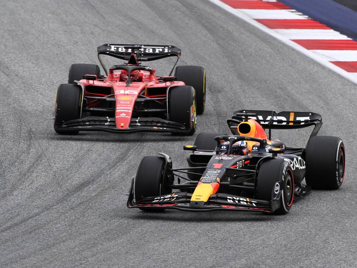 Foto zur News: Die Sticker-Saga von Spa: Red Bull und Ferrari kleben sich eine