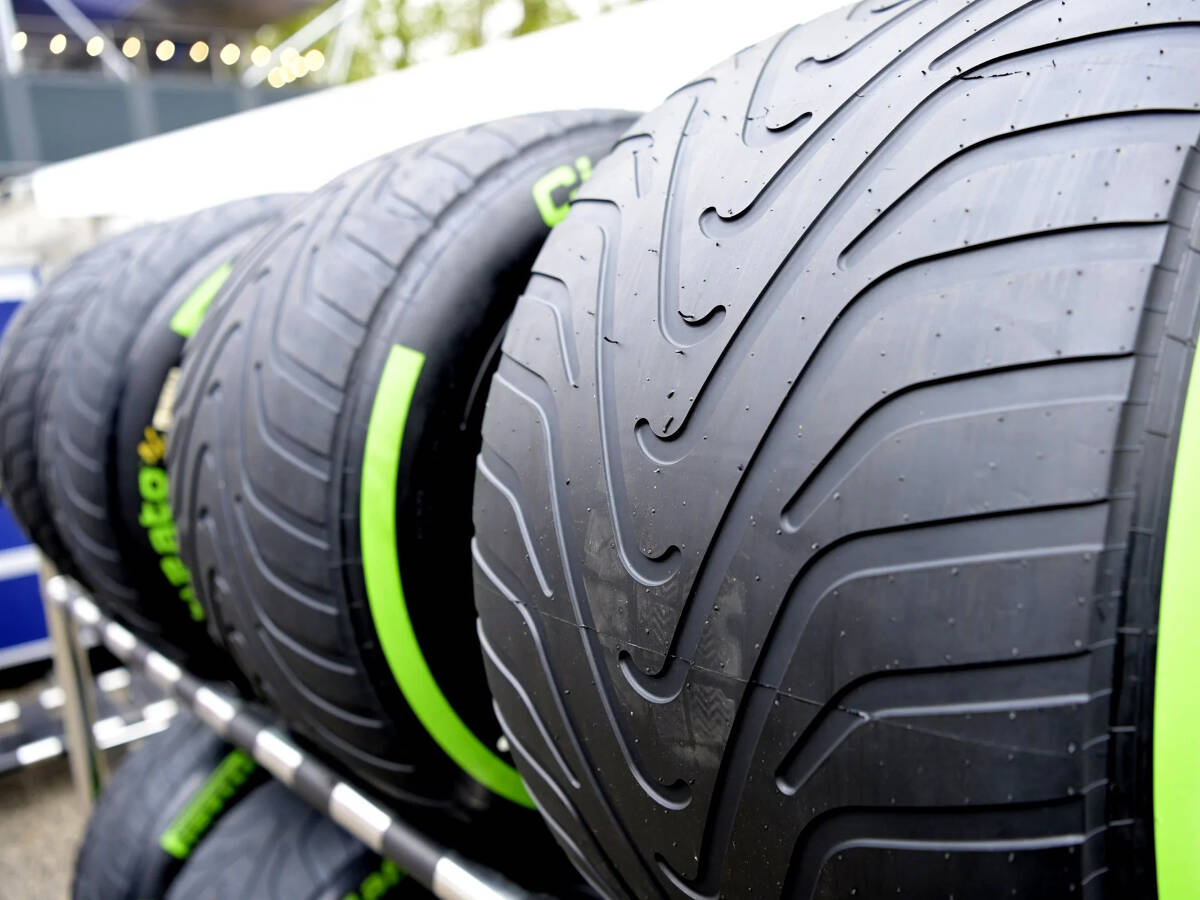 Foto zur News: Warum Pirelli auf die Einführung eines "Super-Intermediate" drängt