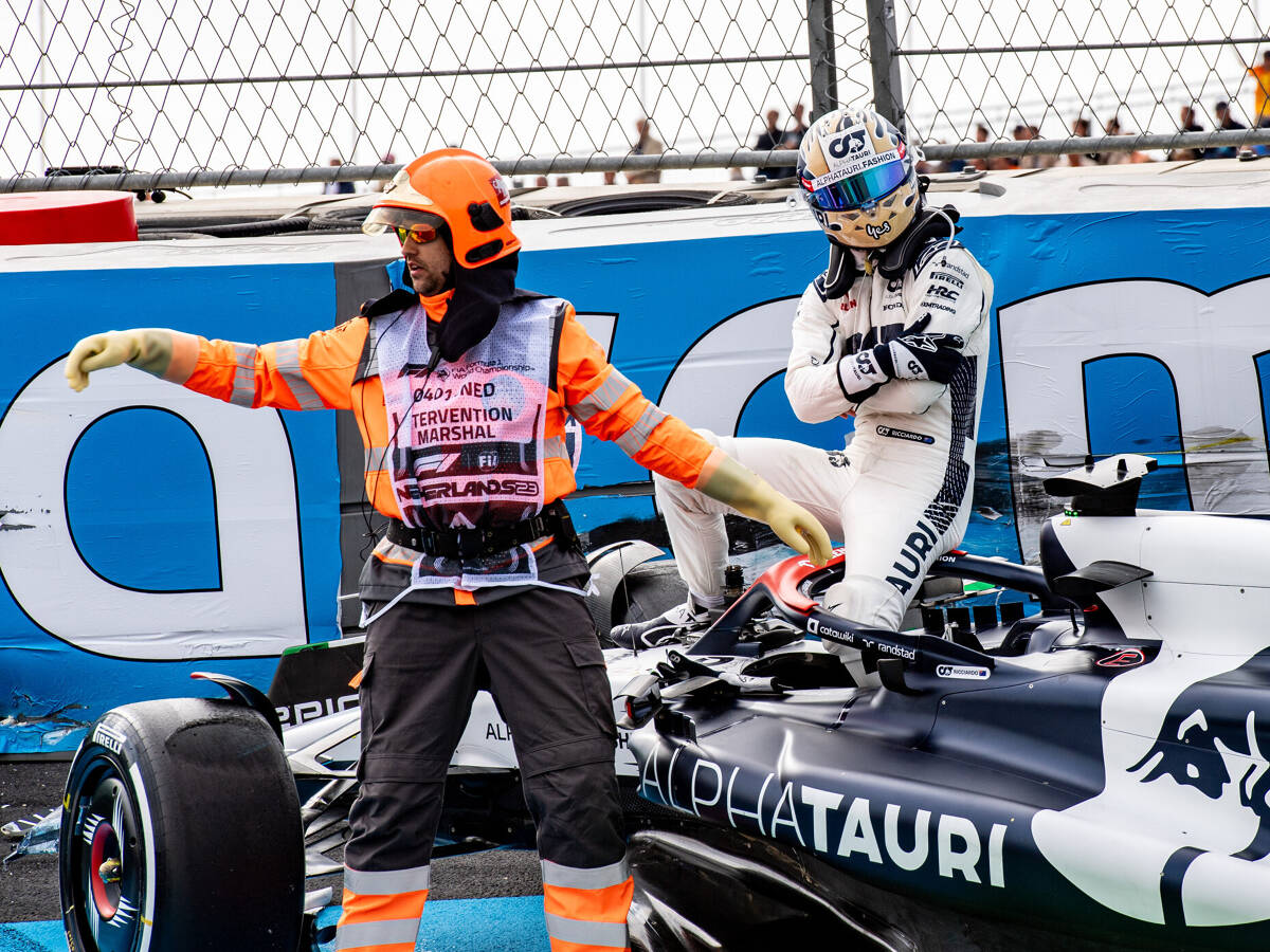 Foto zur News: Ricciardo möchte Genesung "richtig angehen": Wie lange fällt er aus?