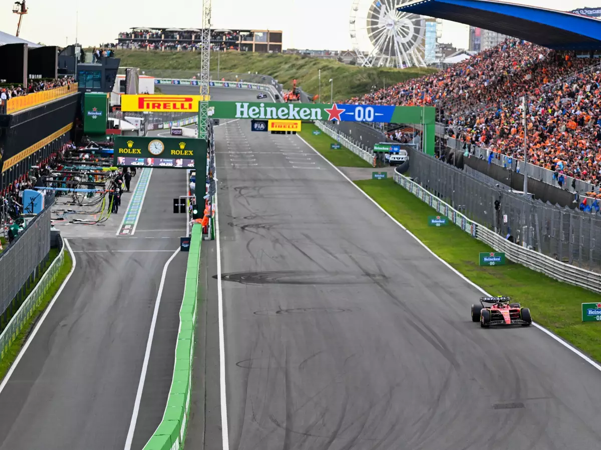Carlos Sainz Foto zur News: Um weiteres Boxen-Chaos zu vermeiden: Blitz-Umbau in Zandvoort bis 2024