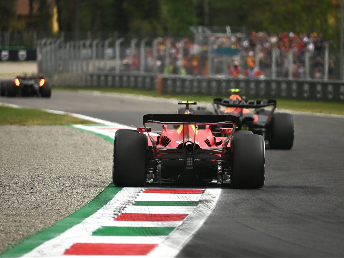 Foto zur News: Freitag Monza: Perez crasht in Parabolica, Sainz fährt Ferrari-Bestzeit