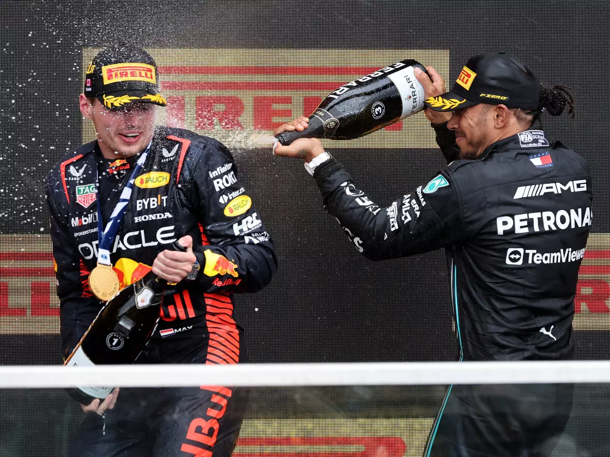Max Verstappen, Lewis Hamilton Foto zur News: Toto Wolff findet Verstappen-Rekord irrelevant: "Etwas für Wikipedia"