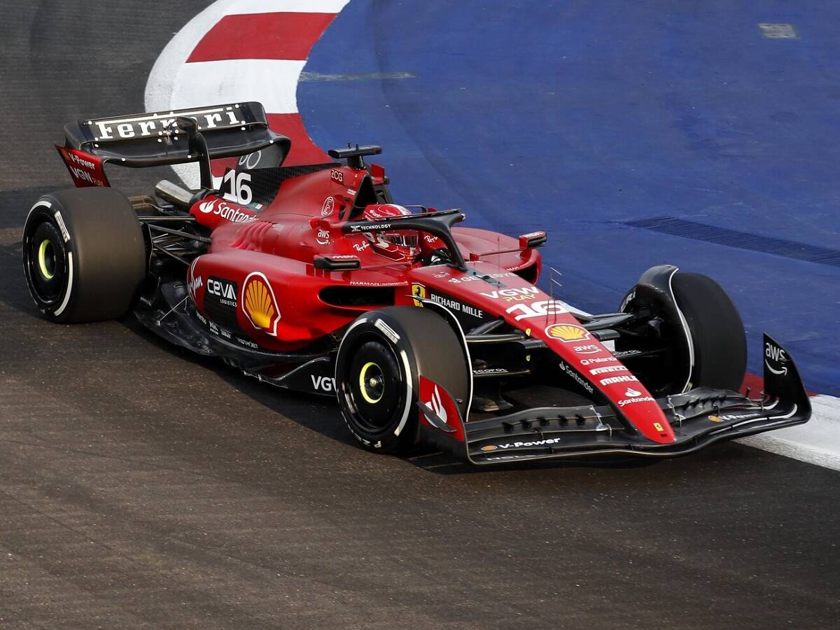 Foto zur News: Leclerc vor Sainz: Ferrari im ersten Singapur-Training überraschend voran