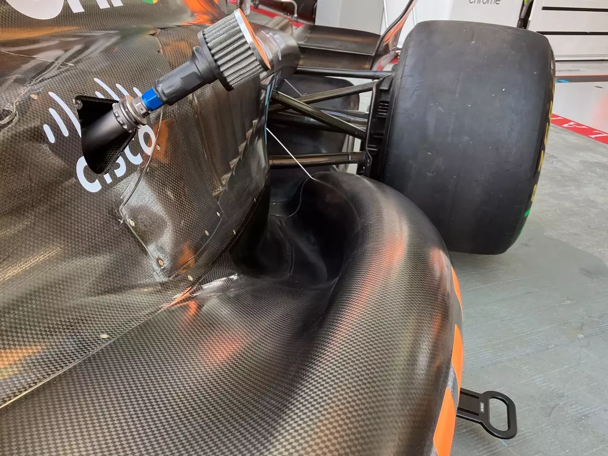 Blick auf den modifizierten Seitenkasten am McLaren MCL60 in Singapur 2023 Foto zur News: Formel-1-Technik: Das aggressive Singapur-Update von McLaren