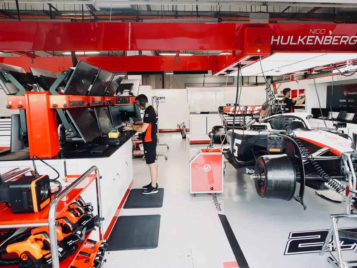 Foto zur News: Schnellere Reparaturen #AND# mehr Effizienz: Haas gestaltet Garage um