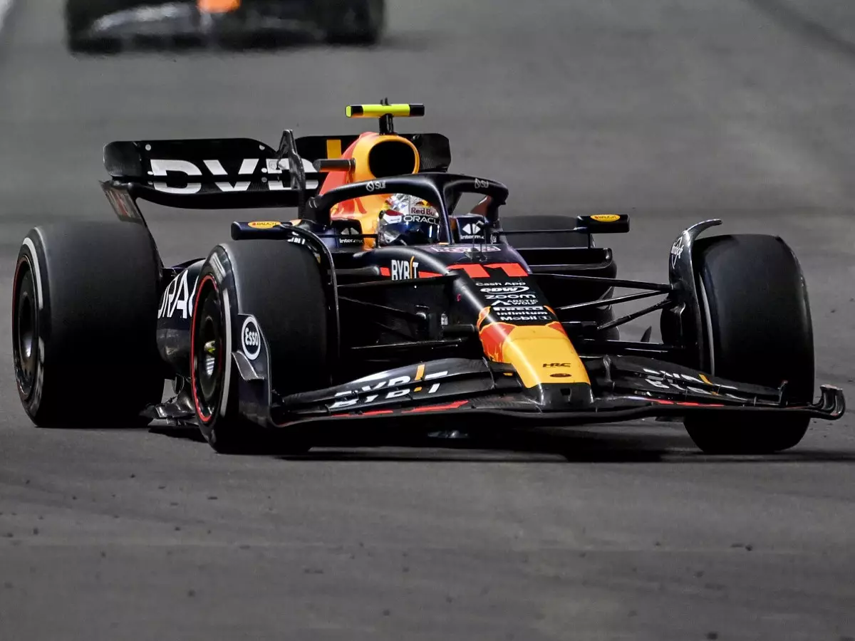Sergio Perez beim Formel-1-Rennen in Singapur 2023 Foto zur News: "Totales Desaster" für Perez: Strittige Szenen mit Tsunoda, Hamilton, Albon