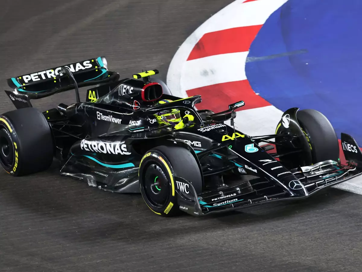 Lewis Hamilton beim Formel-1-Rennen in Singapur 2023 Foto zur News: Hamilton über Wolffs Müll-Aussage: W14 "nicht das schnellste Auto", aber ...
