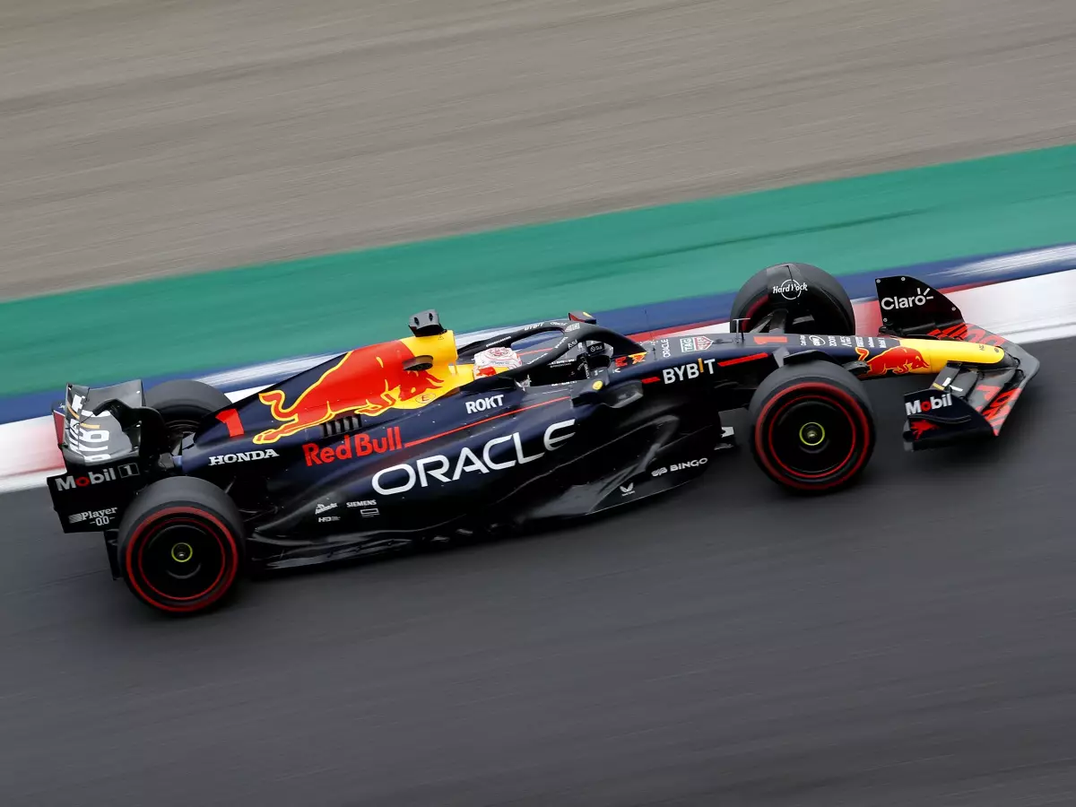 Foto zur News: Überlegene Bestzeit für Verstappen im ersten Training in Suzuka