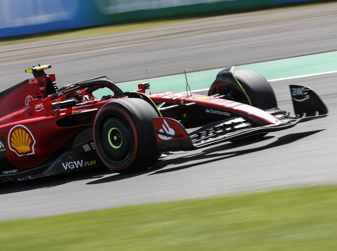 Foto zur News: Carlos Sainz: Hoffe, dass der 2024er-Ferrari ganz anders wird