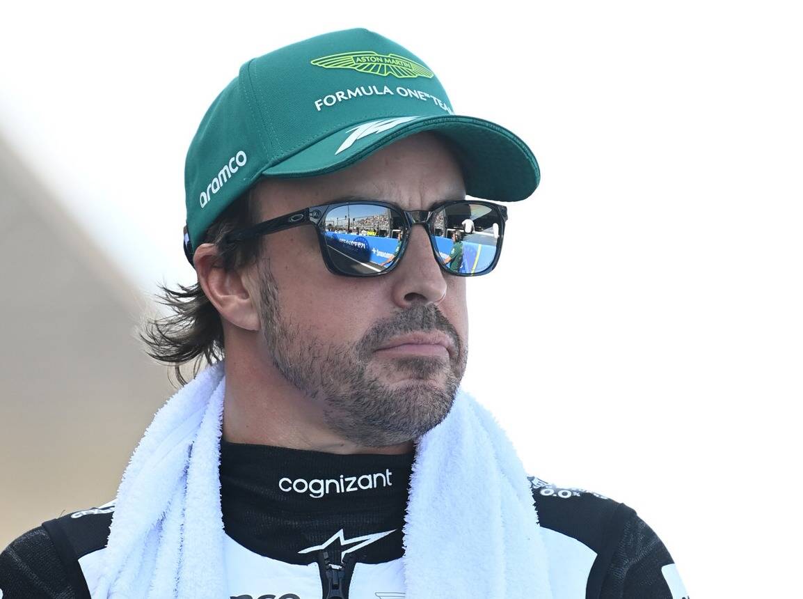 Foto zur News: Fernando Alonso meckert am Funk: "Den Löwen vorgeworfen!"