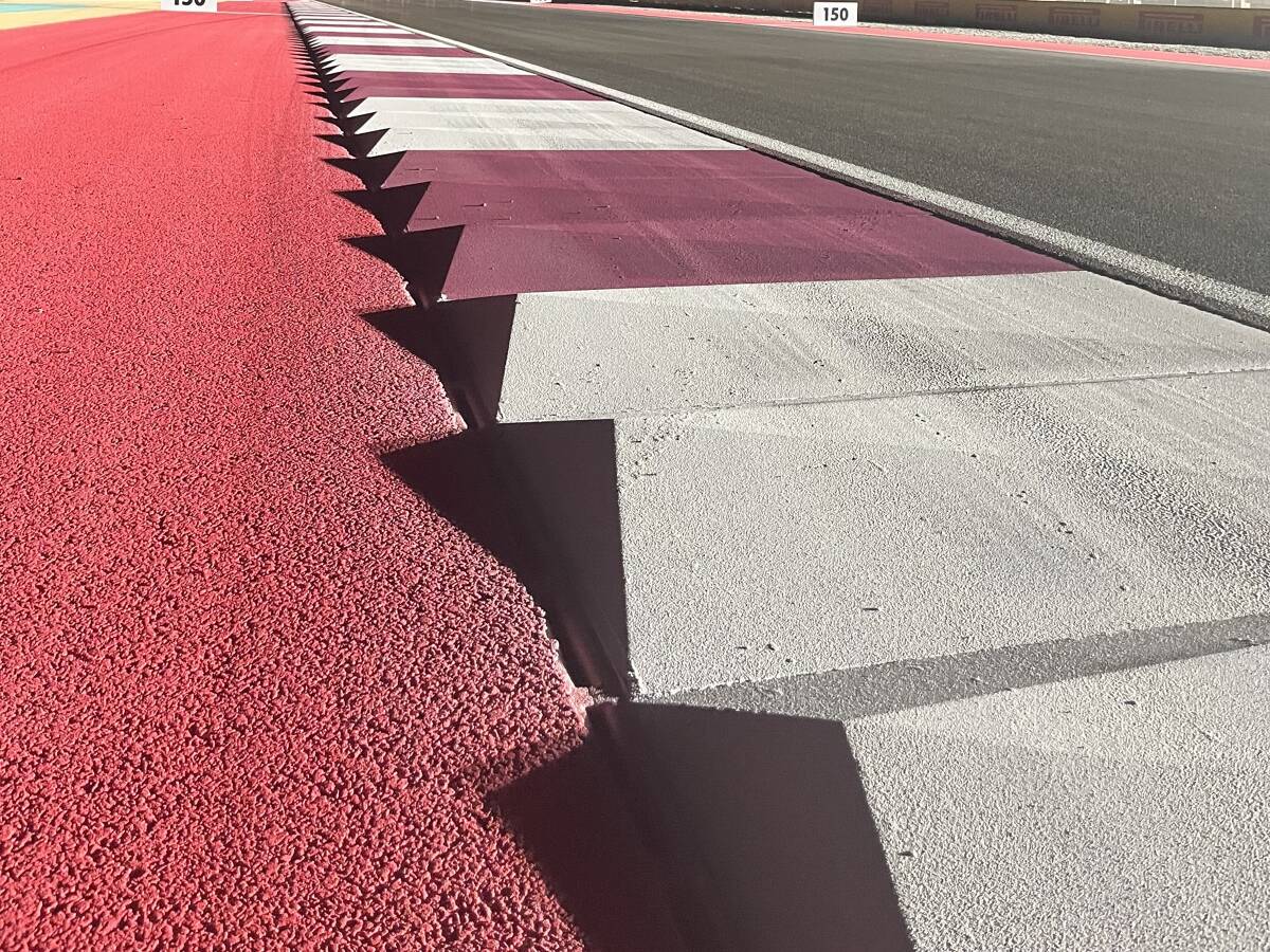 Foto zur News: Maximal 20 Runden, drei Pflichtstopps: FIA reagiert auf unsichere Pirelli-Reifen