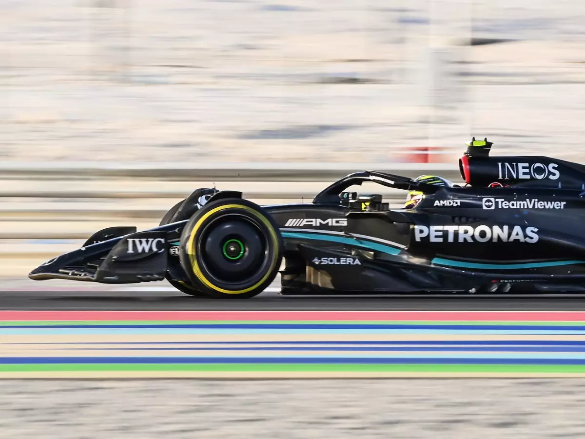 Lewis Hamilton im Mercedes W14 beim Formel-1-Qualifying in Katar 2023 Foto zur News: Lewis Hamilton: Mercedes hat 2023 die gleichen Schwächen wie 2022