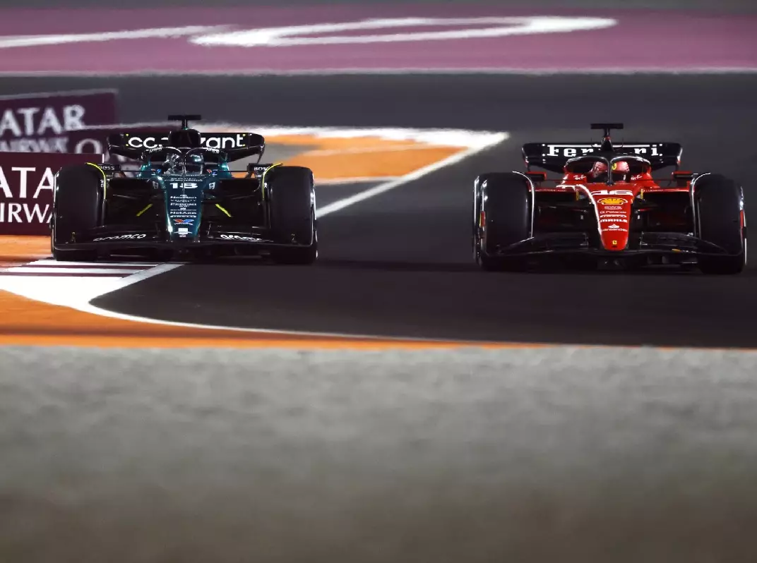 Lance Stroll, Aston Martin AMR23, battles with Charles Leclerc, Ferrari SF-23 Foto zur News: Tracklimits: Warum ging das in Katar schneller als in Österreich?