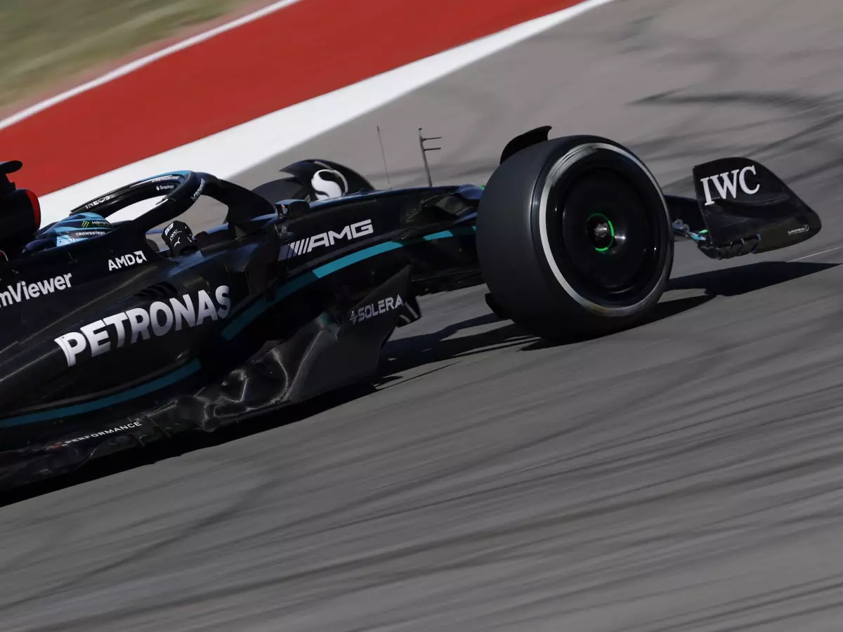 George Russell im Mercedes W14 beim Formel-1-Training in Austin 2023 Foto zur News: Formel-1-Technik: Das Unterboden-Update von Mercedes in Austin