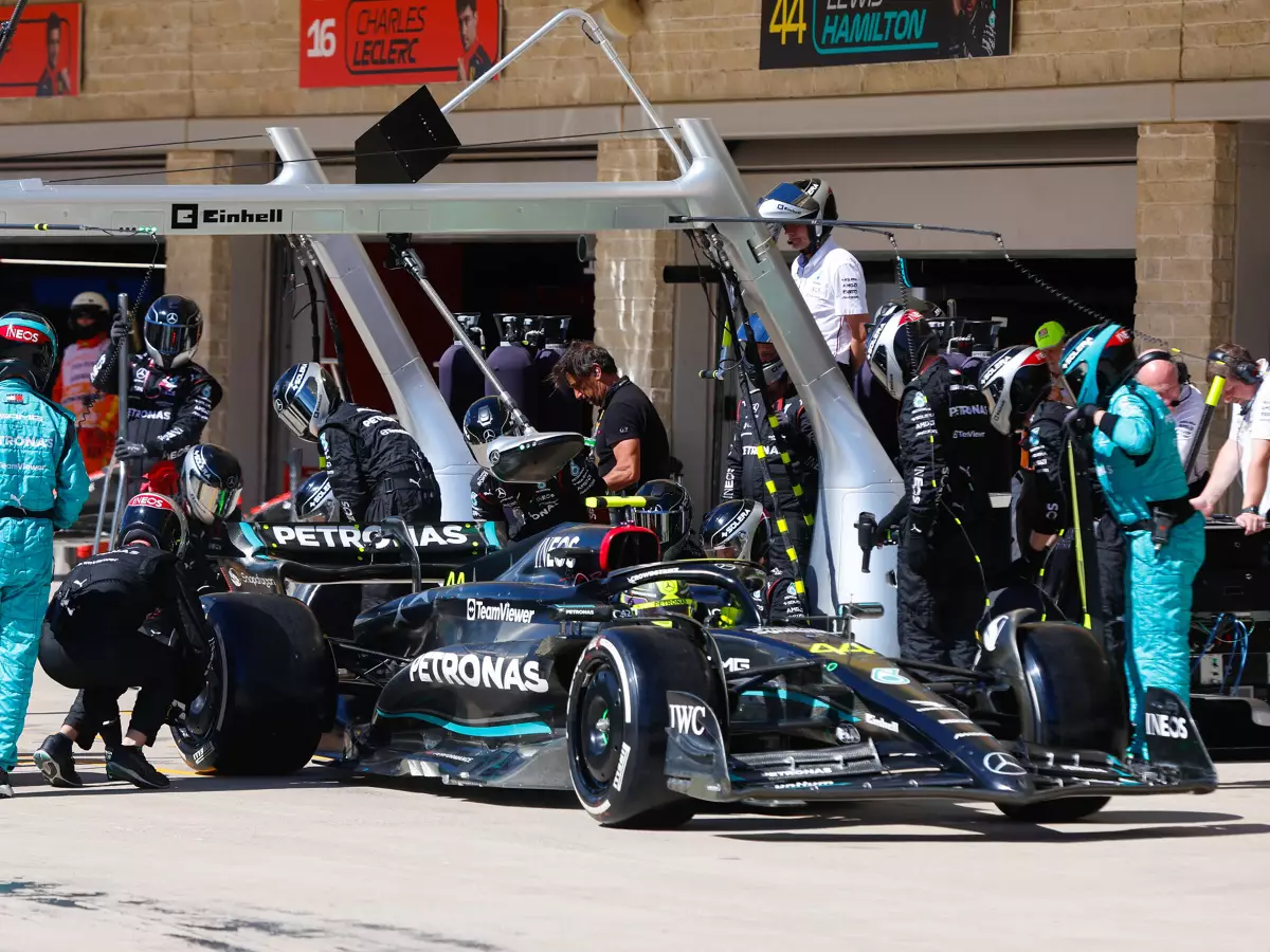 Foto zur News: Langsame Boxenstopps bei Mercedes: Was Toto Wolff verändern will